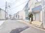 穏やかな街並みに佇む、落ち着いた印象の住まい
