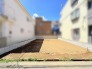 これから始まる新しい暮らしの可能性を秘めた、整えられた敷地が広がっています。