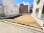 理想の暮らしを自由に描き出せる、すっきりと整った更地の広がりが魅力的な住環境です。