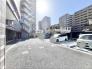 抜けるような青空の下、穏やかな時間が流れる住まい