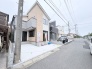洗練された外観デザインが街並みに調和し、住まう方の日常を穏やかに彩る落ち着いた佇まいの住まいです。