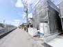 広がる空の下、穏やかな時の流れを感じる住まい