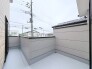空を見上げて深呼吸したくなる、静寂と開放感を兼ね備えたプライベートな屋外空間です。