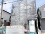工事中の建物に、新しい未来への期待が膨らむ。