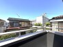 空が広く見渡せる開放的な眺望が、穏やかな日常を予感させる心地よい空間です。