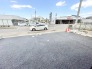 広々とした開放感を感じさせる、日々の暮らしにゆとりを生む整えられたスペースです。