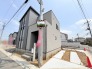 洗練されたコントラストを描く外観デザインが、街並みに落ち着いた表情を添えています。