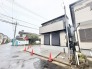 街並みに溶け込む洗練された外観が、穏やかな暮らしの風景を形作ります。