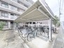 雨の日でも安心、自転車が整理された駐輪スペース