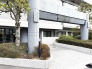 緑豊かなエントランスが、訪れる人を優しく包み込みます