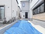 洗練された外観が印象的な、落ち着きある住まいへのアプローチが日々の暮らしを穏やかに整えてくれます。