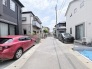 閑静な住宅街の一角にあり、落ち着いた暮らしの予感を感じさせる穏やかな街並みです。