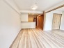 木の温もりを感じるナチュラルな色合いで統一され、穏やかな時間が流れる心地よい空間です。