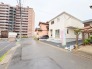 車の通りも少ない閑静な住宅地。子育てにも、第二の人生にも。
