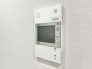 来客がカラーでわかるインターフォン。防犯面においてカメラがあることは嬉しいですね。
