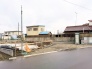 新しい始まりを感じさせる、広々とした整地された土地