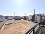 澄み渡る空の下、穏やかに広がる街並みに安らぎを感じる住まい