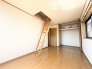 自然な採光が、温もりある空間を演出する心地よい住まい。