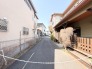 穏やかな陽光が心地よい、ゆったりと流れる日常の風景