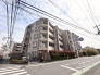 空に広がる雲が、穏やかな日常を予感させます。