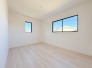 今からここを誰のお部屋にしようか、そんな洋室。