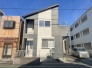コンパクトサイズの専用庭付きの中古戸建です。