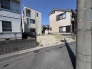 周囲の環境に馴染む落ち着いた街並みの中で、新しい暮らしの構想を自由に描ける広がりを感じる空間です。