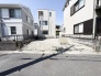 周囲の住環境と調和しながら、理想の暮らしを自由に描き出せるゆとりある敷地が広がっています。