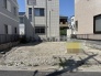 周辺環境と調和する整った敷地は、これからの暮らしを自由に描くための静かな余白を感じさせてくれます。