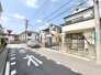 静かな住宅街に佇む、落ち着いた佇まいの住まい。