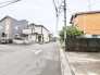 落ち着いた街並みに、個性豊かな住まいが並ぶ。