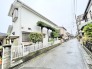 静かで落ち着いた街並みに佇む、穏やかな日常を彩る邸宅。