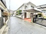 静かな住宅街に佇む、落ち着きのある住まい。