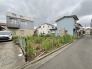 周辺環境と調和する穏やかな街並みに位置し、日々の暮らしに心地よいゆとりを感じられる住空間の広がりです。