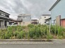 周辺環境と調和する穏やかな街並みに位置しており、理想の暮らしを描くための落ち着いた時間が流れる土地です。