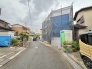 車通りの少ない閑静な住宅地、のびのびした子育てに適します。
