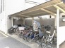 屋根付き駐輪スペースで、大切な自転車を雨風から守ります。