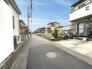 静かで落ち着いた、穏やかな日常が流れる街並み。