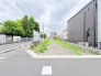穏やかな街並みに溶け込む、ゆとりある広がりを感じさせる閑静な敷地です。