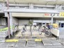 屋根付き駐輪場が、日々の移動を支える穏やかな日常を演出します。