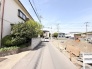 緑豊かな木々が安らぎと落ち着きをもたらす、穏やかな日常の風景。