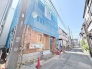 落ち着いた住宅街の一角に、新しい暮らしの胎動を感じる佇まいが広がっています。