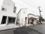 洗練された佇まいが街並みに静かに溶け込み、心地よい日常の始まりを感じさせる外観です。