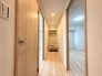 明るく清潔感あふれる廊下が、心地よい暮らしへと誘います。