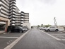 広々とした駐車場が、日々の暮らしにゆとりをもたらします
