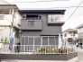モダンな外観が印象的な、落ち着きある住まい。