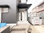 玄関ドアを開けて、明るい未来へ一歩踏み出す