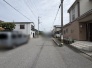 駐車が苦手な方にも嬉しい、前面10ｍ道路に面した住まい。
