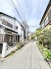 静かな住環境に、緑豊かな植物が彩りを添える空間。