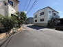 穏やかな時間が流れる落ち着いた住宅街で、日々の暮らしに心地よい安らぎを感じられる住環境です。
